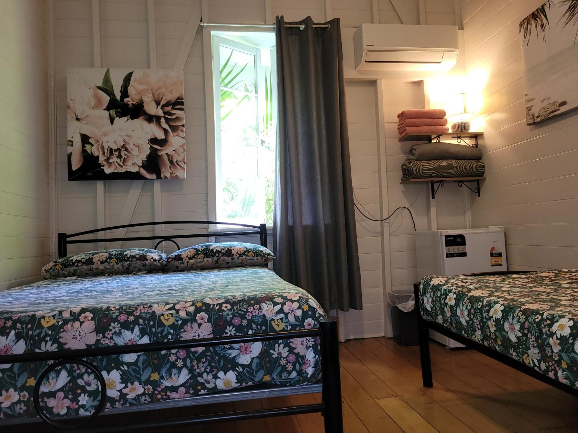 เกคโคส์ แบ็คแพคเกอร์ส แคนส์ Hostel ภายนอก รูปภาพ A room at the hostel