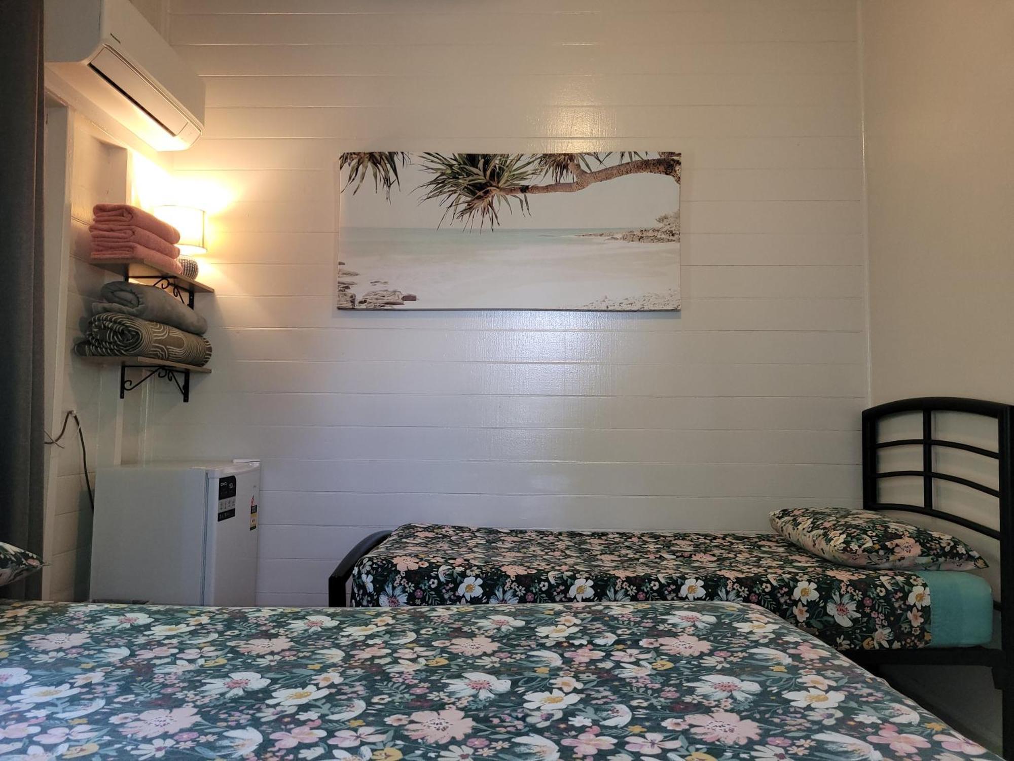 เกคโคส์ แบ็คแพคเกอร์ส แคนส์ Hostel ภายนอก รูปภาพ A room at the hostel