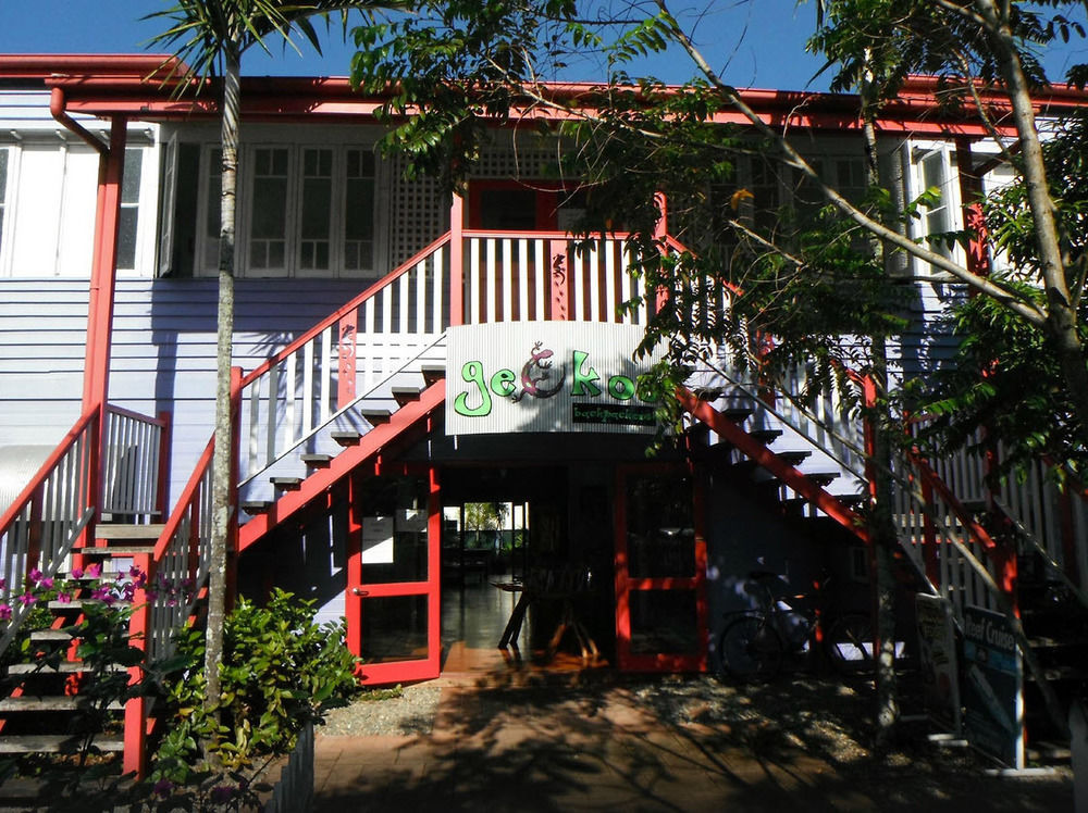 เกคโคส์ แบ็คแพคเกอร์ส แคนส์ Hostel ภายนอก รูปภาพ The former home of the Australian Institute of Tropical Medicine, now the Australian Institute of Tropical Medicine Museum