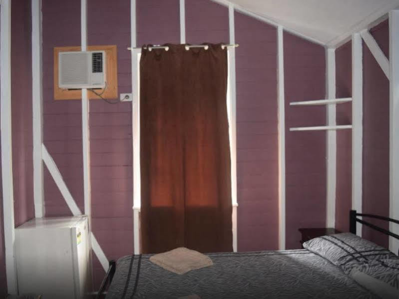 เกคโคส์ แบ็คแพคเกอร์ส แคนส์ Hostel ภายนอก รูปภาพ A room in a typical Japanese capsule hotel